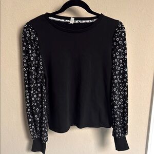 Riley & rae Black Floral Sleeve terry Women's Top sz S like new
